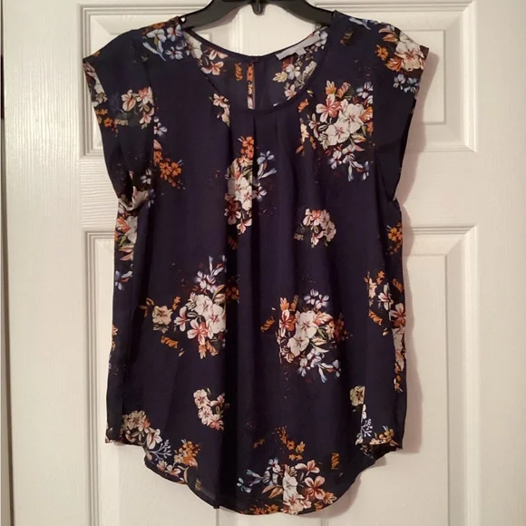 Sweet Rain Size M Silky Navy Floral Blouse - Picture 5 of 5